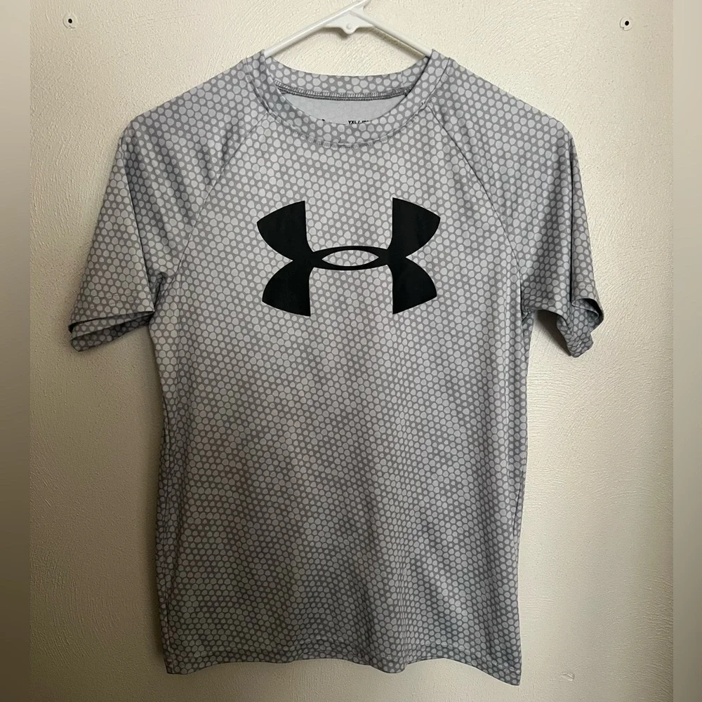 UNDER ARMOUR Heat Gear Quick Dry Athletic Casual T Shirt Grey Black Kid's Sz‎ XL